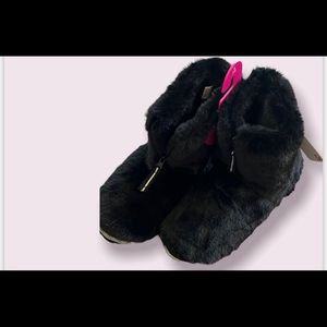 Womens Medium 7/8 Zip up Slippers
